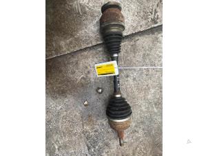 Gebruikte Aandrijfas links-voor Volkswagen Transporter/Caravelle T5 2.5 TDi Prijs € 54,45 Inclusief btw aangeboden door Autosloperij de Turk