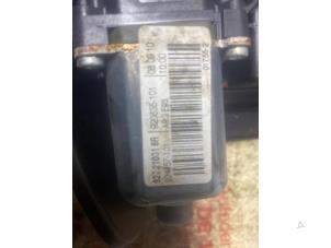 Gebruikte Raammechaniek 2Deurs links-achter Renault Megane III CC (EZ) 1.4 16V TCe 130 Prijs € 108,90 Inclusief btw aangeboden door Autosloperij de Turk