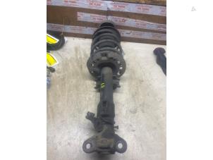 Gebruikte Schokdemper links-voor Mercedes E (W212) E-350 BlueTec V6 24V Prijs € 82,28 Inclusief btw aangeboden door Autosloperij de Turk