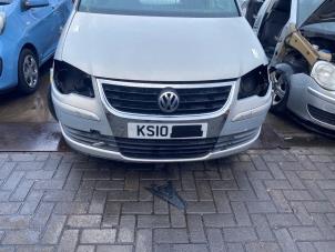 Begagnade Främre stötfångare Volkswagen Touran (1T3) 1.4 16V TSI 140 Pris € 217,80 Inklusive moms erbjuds av Autosloperij de Turk