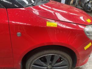 Begagnade Framskärm, höger Skoda Fabia II Combi 1.4 TSI 16V RS Pris € 43,56 Inklusive moms erbjuds av Autosloperij de Turk