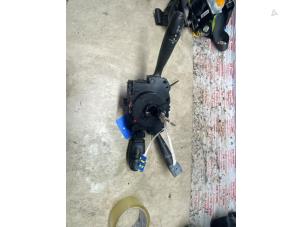Gebruikte Combischakelaar Stuurkolom Peugeot 307 CC (3B) 2.0 HDIF 16V Prijs € 54,45 Inclusief btw aangeboden door Autosloperij de Turk