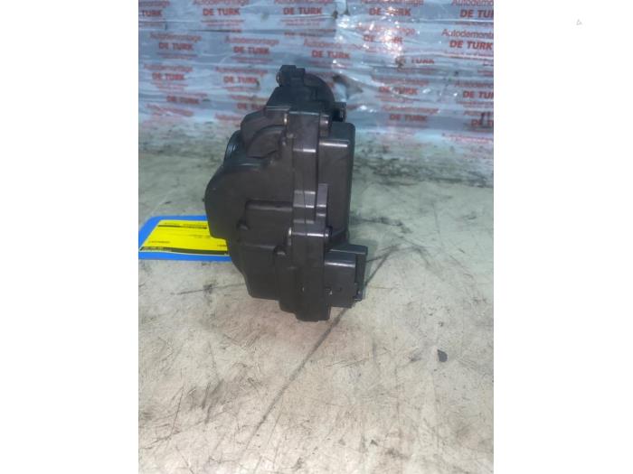 Gasklephuis van een Peugeot 207/207+ (WA/WC/WM) 1.6 16V VTi 2008