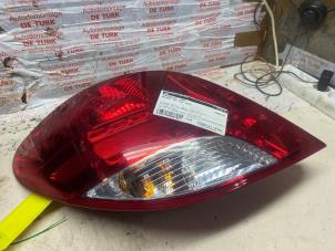 Gebruikte Achterlicht links Peugeot 207/207+ (WA/WC/WM) 1.6 16V VTRi Prijs € 16,94 Inclusief btw aangeboden door Autosloperij de Turk