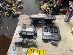 Begagnade Tändningslås + dator Audi A1 Sportback (8XA/8XF) 1.4 TFSI 16V 122 Pris € 108,90 Inklusive moms erbjuds av Autosloperij de Turk