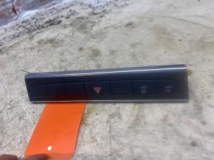 Używane Przelacznik swiatel awaryjnych Audi A3 Sportback (8PA) 1.4 TFSI 16V Cena € 18,15 Z VAT oferowane przez Autosloperij de Turk