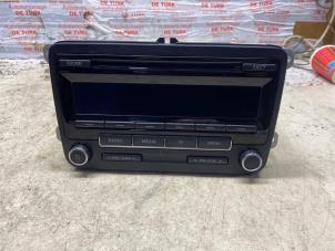 Używane Radioodtwarzacz CD Volkswagen Polo V (6R) 1.2 12V Cena € 121,00 Z VAT oferowane przez Autosloperij de Turk