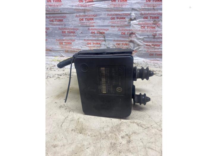 ABS-pump från en Volkswagen Golf V (1K1) 2.0 TFSI GTI 16V 2004