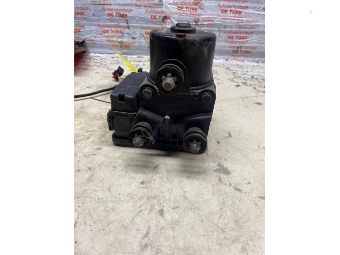 ABS-pump från en Volkswagen Golf V (1K1) 2.0 TFSI GTI 16V 2004