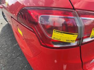 Używane Tylne swiatlo pozycyjne lewe Ford B-Max (JK8) 1.0 EcoBoost 12V 125 Cena € 181,50 Z VAT oferowane przez Autosloperij de Turk