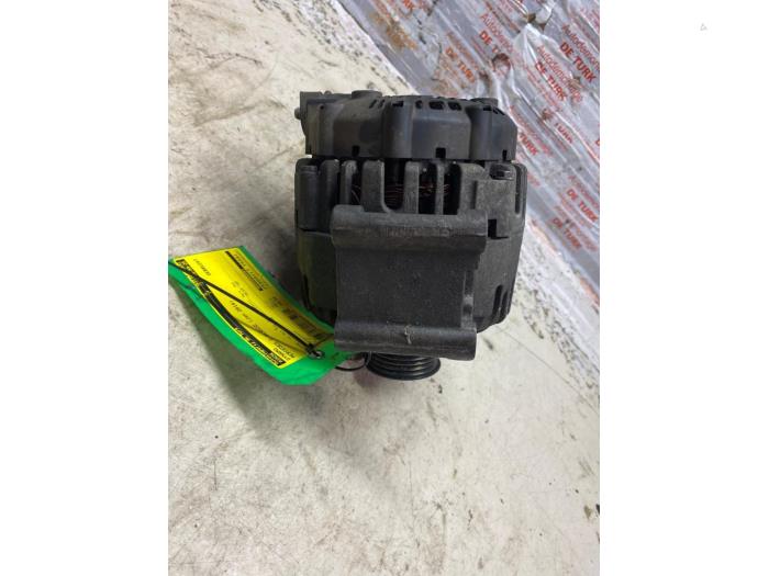 Dynamo från en Mercedes-Benz C (W204) 2.2 C-220 CDI 16V BlueEFFICIENCY 2014