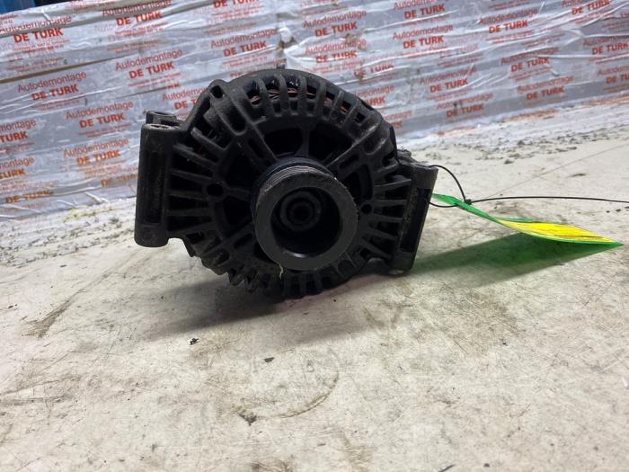 Dynamo från en Mercedes-Benz C (W204) 2.2 C-220 CDI 16V BlueEFFICIENCY 2014