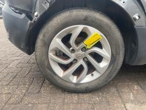 Begagnade Hjul + däck Opel Crossland (X) 1.2 12V Pris € 363,00 Inklusive moms erbjuds av Autosloperij de Turk