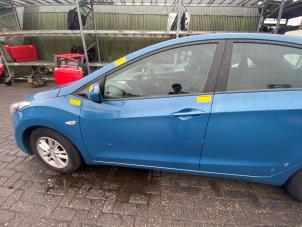 Używane Drzwi lewe przednie wersja 4-drzwiowa Hyundai i30 (GDHB5) 1.4 16V Cena € 181,50 Z VAT oferowane przez Autosloperij de Turk