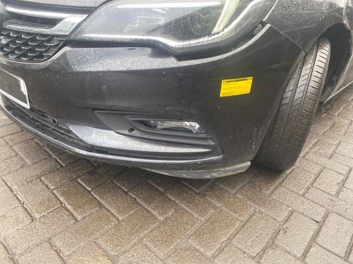 Främre stötfångare från en Opel Astra K 1.0 SIDI Turbo 12V 2016