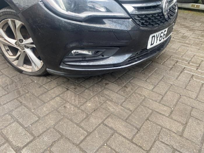 Främre stötfångare från en Opel Astra K 1.0 SIDI Turbo 12V 2016