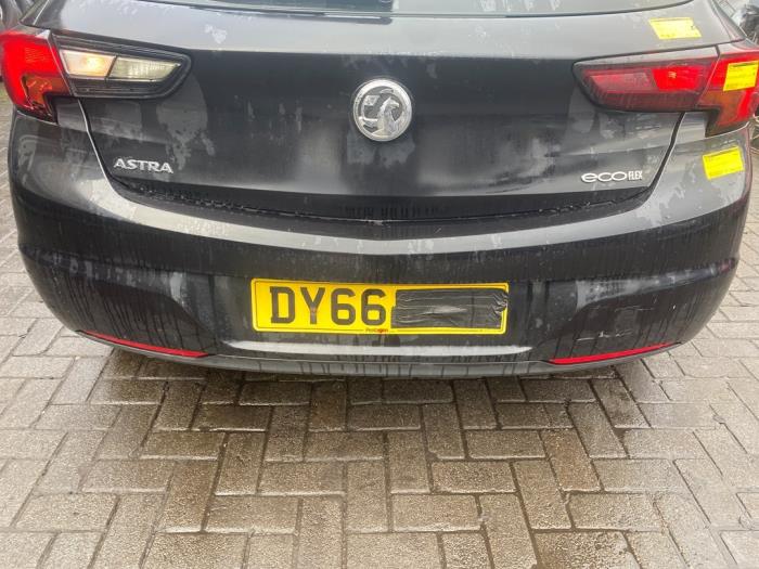 Bakre stötfångare från en Opel Astra K 1.0 SIDI Turbo 12V 2016