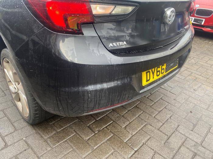 Bakre stötfångare från en Opel Astra K 1.0 SIDI Turbo 12V 2016
