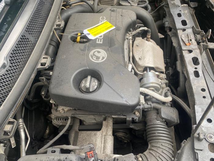 Motor från en Opel Astra K 1.0 SIDI Turbo 12V 2016