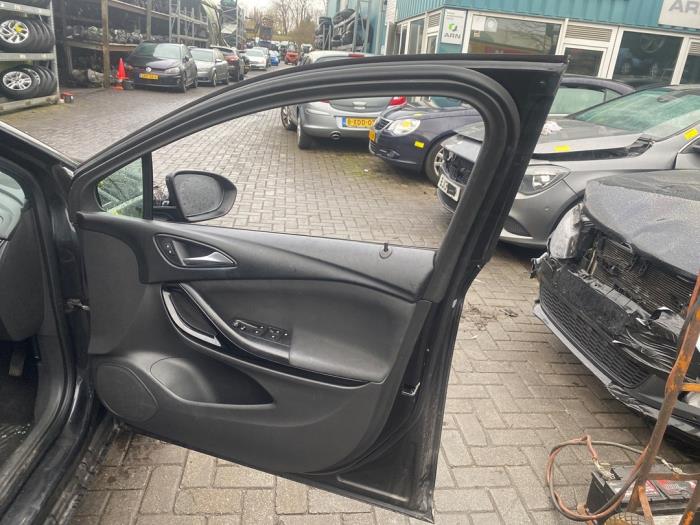 Framdörr, 4-dörrars, höger från en Opel Astra K 1.0 SIDI Turbo 12V 2016