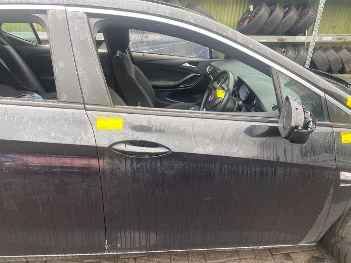 Framdörr, 4-dörrars, höger från en Opel Astra K 1.0 SIDI Turbo 12V 2016