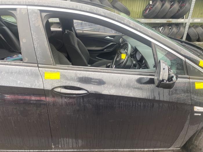 Framdörr, 4-dörrars, höger från en Opel Astra K 1.0 SIDI Turbo 12V 2016