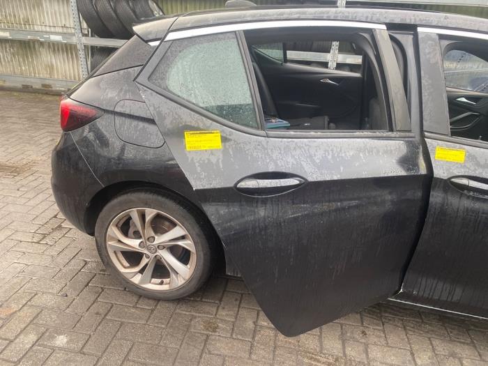 Bakdörr, 4-dörrars, höger från en Opel Astra K 1.0 SIDI Turbo 12V 2016