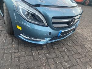 Begagnade Främre stötfångare Mercedes B (W246) 1.6 B-180 BlueEFFICIENCY Turbo 16V Pris € 302,50 Inklusive moms erbjuds av Autosloperij de Turk