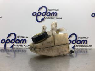 Begagnade Styrservotank Renault Espace (JK) 2.0 16V Turbo Pris € 15,00 Marginaltabell erbjuds av Gebr Opdam B.V.