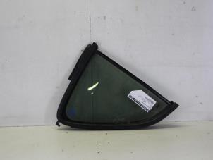 Begagnade Sidofönster, vänster höger bak Opel Agila Pris € 30,00 Marginaltabell erbjuds av Gebr Opdam B.V.