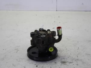 Gebruikte Stuurpomp Chrysler Voyager/Grand Voyager (RG/RS) 2.8 CRD 16V Autom. Prijs € 35,00 Margeregeling aangeboden door Gebr Opdam B.V.