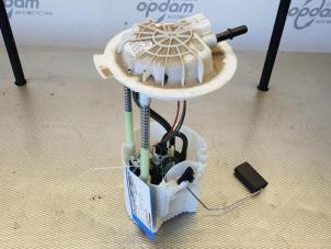 Gebruikte Benzinepomp Dodge Nitro 4.0 R/T V6 24V 4x4 Prijs € 150,00 Margeregeling aangeboden door Gebr Opdam B.V.