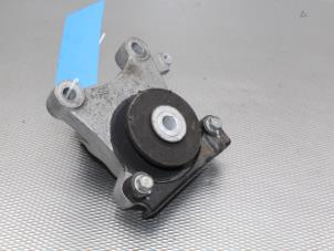 Begagnade Motorfäste Honda CR-V (RE/RM) 2.0 16V Pris på förfrågan erbjuds av Gebr Opdam B.V.