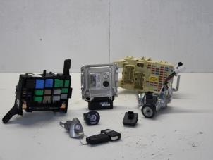 Gebruikte Slotenset Cilinder (compleet) Kia Venga 1.4 CVVT 16V Prijs € 350,00 Margeregeling aangeboden door Gebr Opdam B.V.