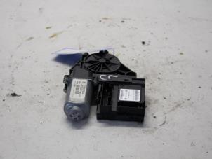 Begagnade Motor, dörrfönster Volkswagen Caddy III (2KA,2KH,2CA,2CH) 1.9 TDI Pris € 40,00 Marginaltabell erbjuds av Gebr Opdam B.V.