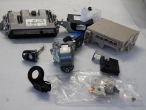 Begagnade Cylinderlåsuppsättning (komplett) Citroen C1 1.0 Vti 68 12V Pris € 200,00 Marginaltabell erbjuds av Gebr Opdam B.V.