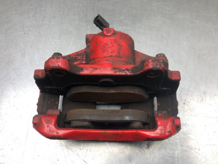 Främre bromsok, vänster från en Abarth 500/595/695 1.4 T-Jet 16V 2011