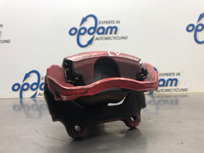 Främre bromsok, vänster från en Abarth 500/595/695 1.4 T-Jet 16V 2011