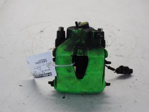 Używane Zacisk hamulcowy lewy przód Volkswagen Golf V (1K1) 1.6 FSI 16V Cena € 30,00 Procedura marży oferowane przez Gebr Opdam B.V.