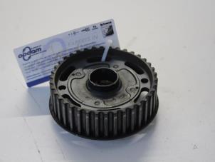 Gebruikte Nokkenas Tandwiel Renault Megane II (BM/CM) 1.6 16V Autom. Prijs € 50,00 Margeregeling aangeboden door Gebr Opdam B.V.