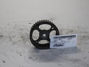 Gebruikte Nokkenas Tandwiel Renault Megane II (BM/CM) 1.6 16V Prijs op aanvraag aangeboden door Gebr Opdam B.V.