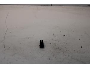 Begagnade Luftkonditionering, brytare Hyundai i10 (F5) 1.1i 12V Pris på förfrågan erbjuds av Gebr Opdam B.V.