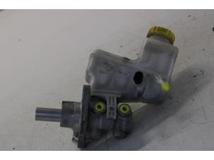 Gebruikte Hoofdremcilinder Fiat Doblo Cargo (223) 1.6 16V Natural Power Prijs op aanvraag aangeboden door Gebr Opdam B.V.