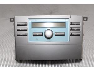 Begagnade Värmekontrollpanel Toyota Corolla Verso (R10/11) 2.2 D-4D 16V Pris € 35,00 Marginaltabell erbjuds av Gebr Opdam B.V.