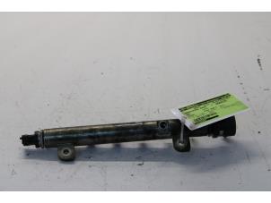 Begagnade Bränsletryckssensor Opel Signum (F48) 1.9 CDTI 16V Pris på förfrågan erbjuds av Gebr Opdam B.V.