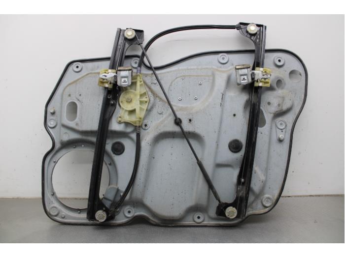 Fönstermekanism, 2-dörrars, vänster fram från en Volkswagen Caddy 2007