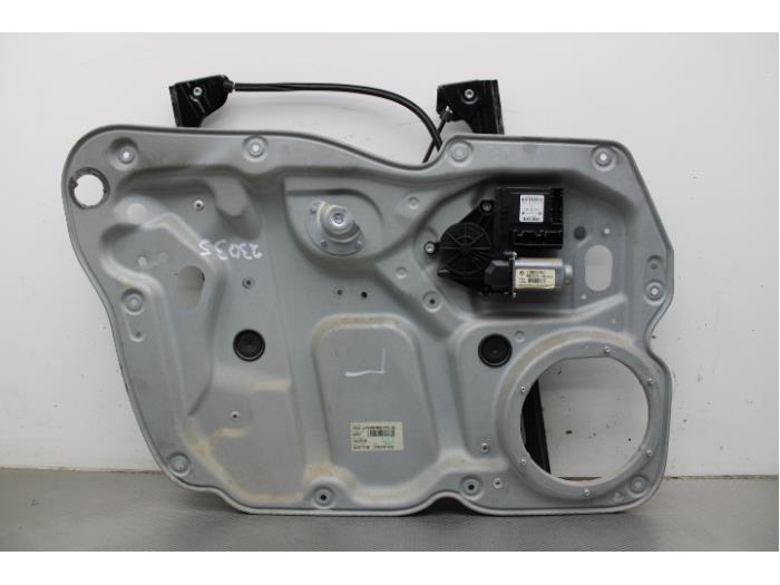 Fönstermekanism, 2-dörrars, vänster fram från en Volkswagen Caddy 2007