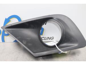 Begagnade Stötfångargrill Peugeot 207/207+ (WA/WC/WM) 1.4 16V VTi Pris på förfrågan erbjuds av Gebr Opdam B.V.