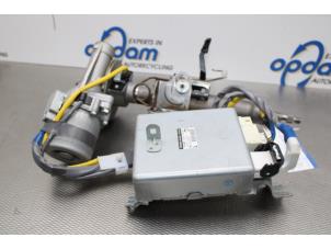 Begagnade Rattstångshölje Toyota Prius (ZVW3) 1.8 16V Pris på förfrågan erbjuds av Gebr Opdam B.V.