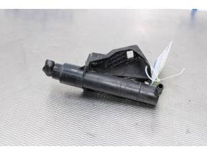 Begagnade Pump, strålkastarspolare Mercedes ML II (164/4JG) 3.0 ML-300 CDI 4-Matic V6 24V Pris på förfrågan erbjuds av Gebr Opdam B.V.